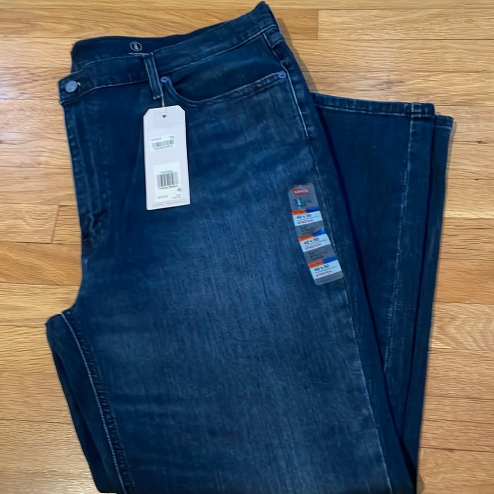 BRAND NEW LEVIS! SIZE 42x30